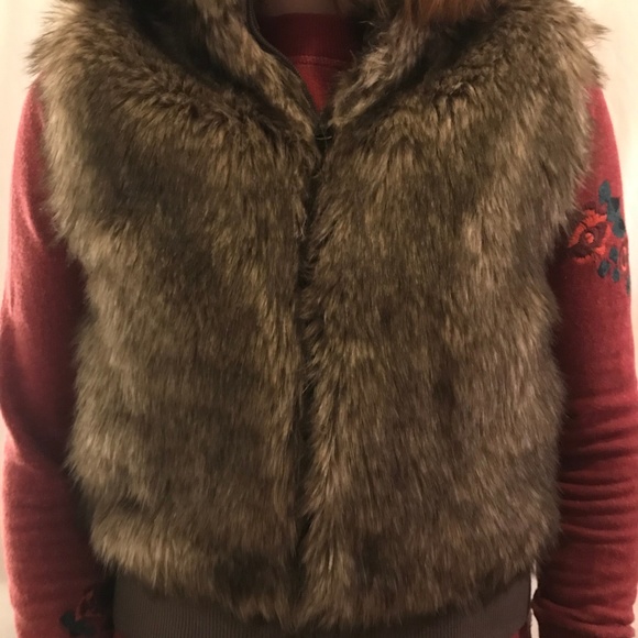 H&M Faux Fur Vest - Picture 1 of 4